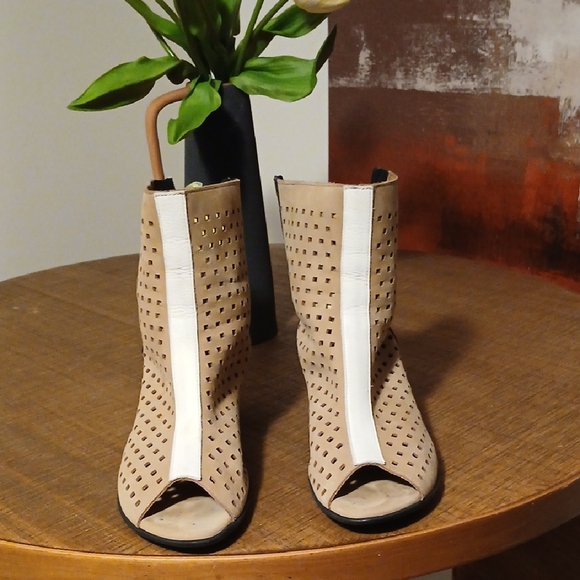 Arche Black and Tan Heeled Boots - Picture 4 of 5